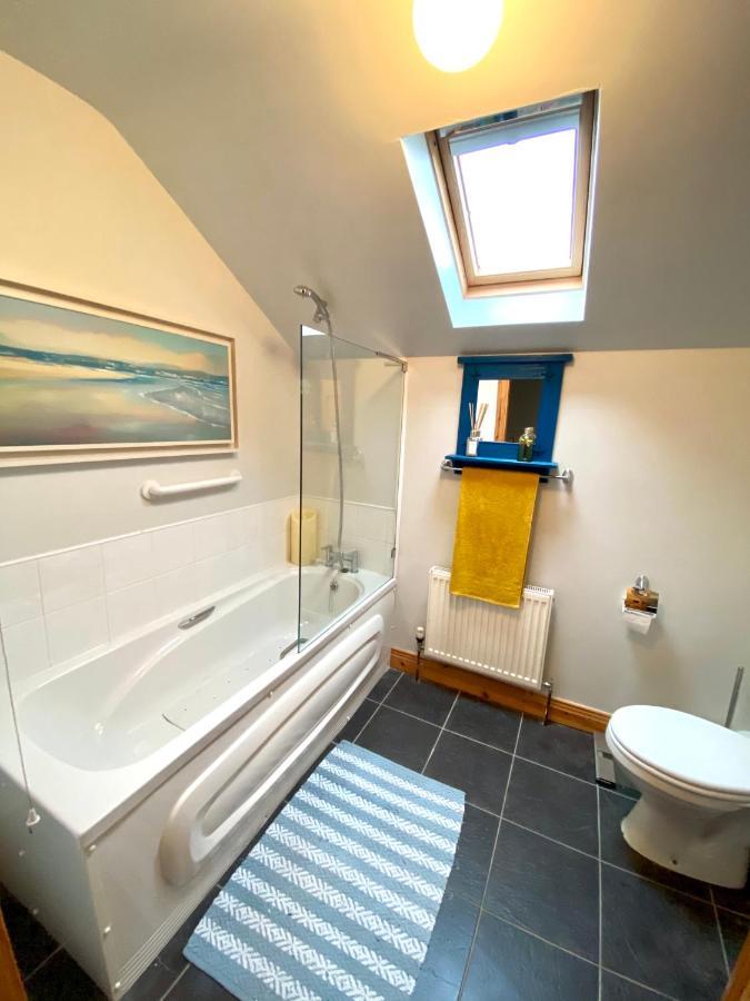 3 Bedroom House Located In Centre Of Carndonagh Exterior photo