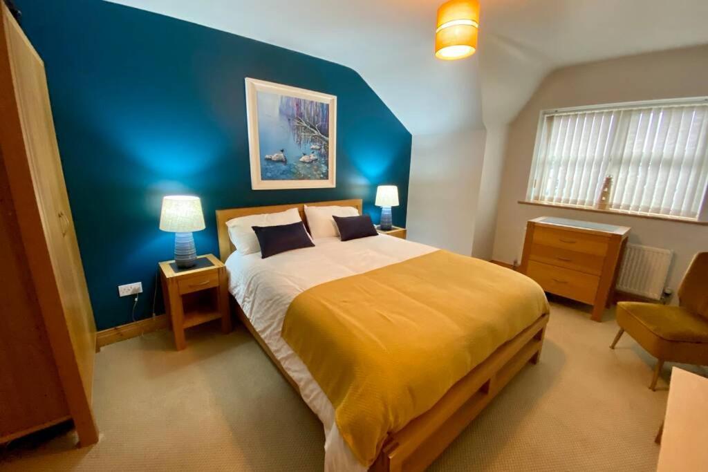 3 Bedroom House Located In Centre Of Carndonagh Exterior photo