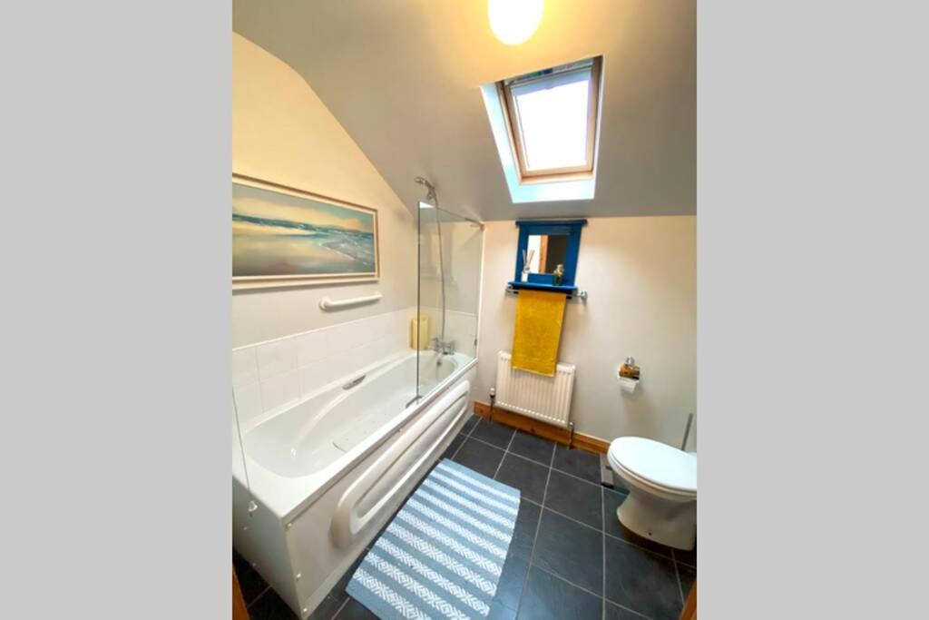 3 Bedroom House Located In Centre Of Carndonagh Exterior photo