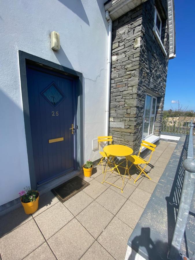 3 Bedroom House Located In Centre Of Carndonagh Exterior photo